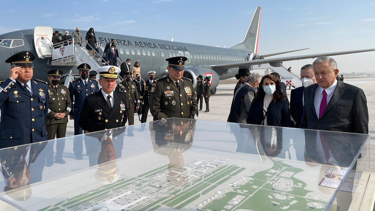 Aeropuerto Santa Lucia, AMLO