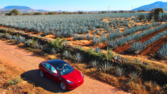 La autonomía del Tesla Model 3 es de hasta 400 kilómetros con una sola carga