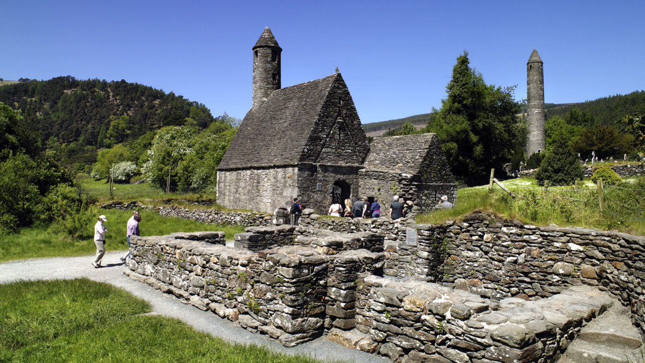 El camino pasa por bellos parajes y pueblos irlandeses