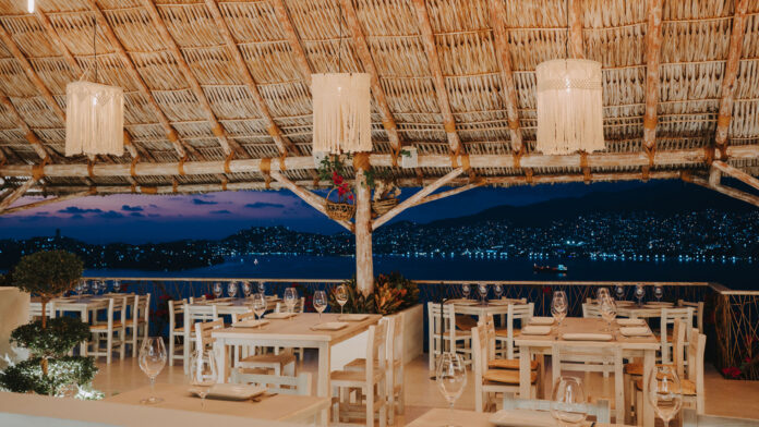 1. El restaurante ofrece una preciosa vista de la Bahía de Acapulco