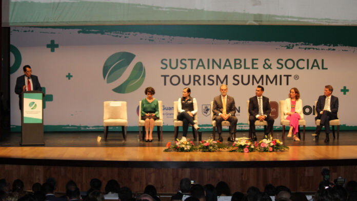 La ceremonia de inauguración se realizó en el Teatro Bicentenario Roberto Plasencia Saldaña