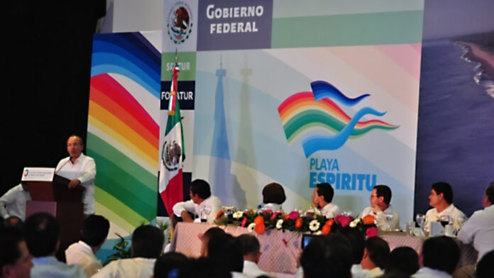 El entonces Presidente Felipe Calderón al presentar el proyecto. Foto: Fonatur