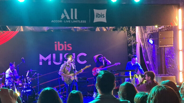 Hoteles ibis presentaron en concierto al cantante Dstance