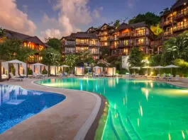 Zoëtry Marigot Bay St. Lucia cuenta con dos piscinas, incluida una infinity con vista a la marina y otra con bar