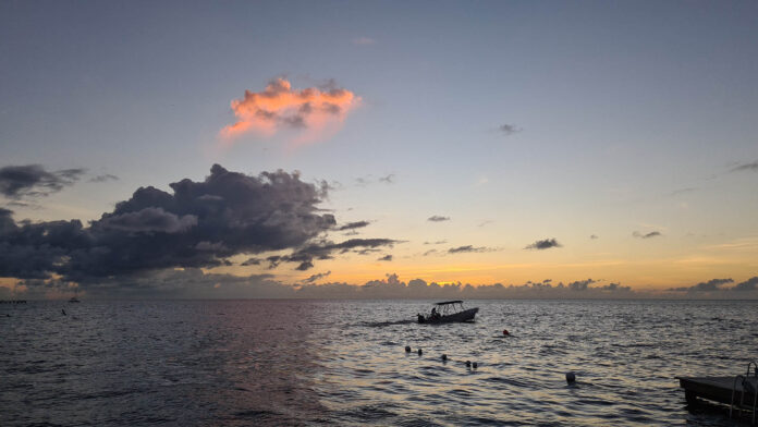 Amanecer en el Caribe Beliceño