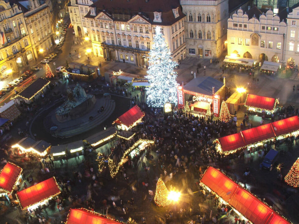 Los mercados de Praga ofrecen variedad de productos en un ambiente festivo