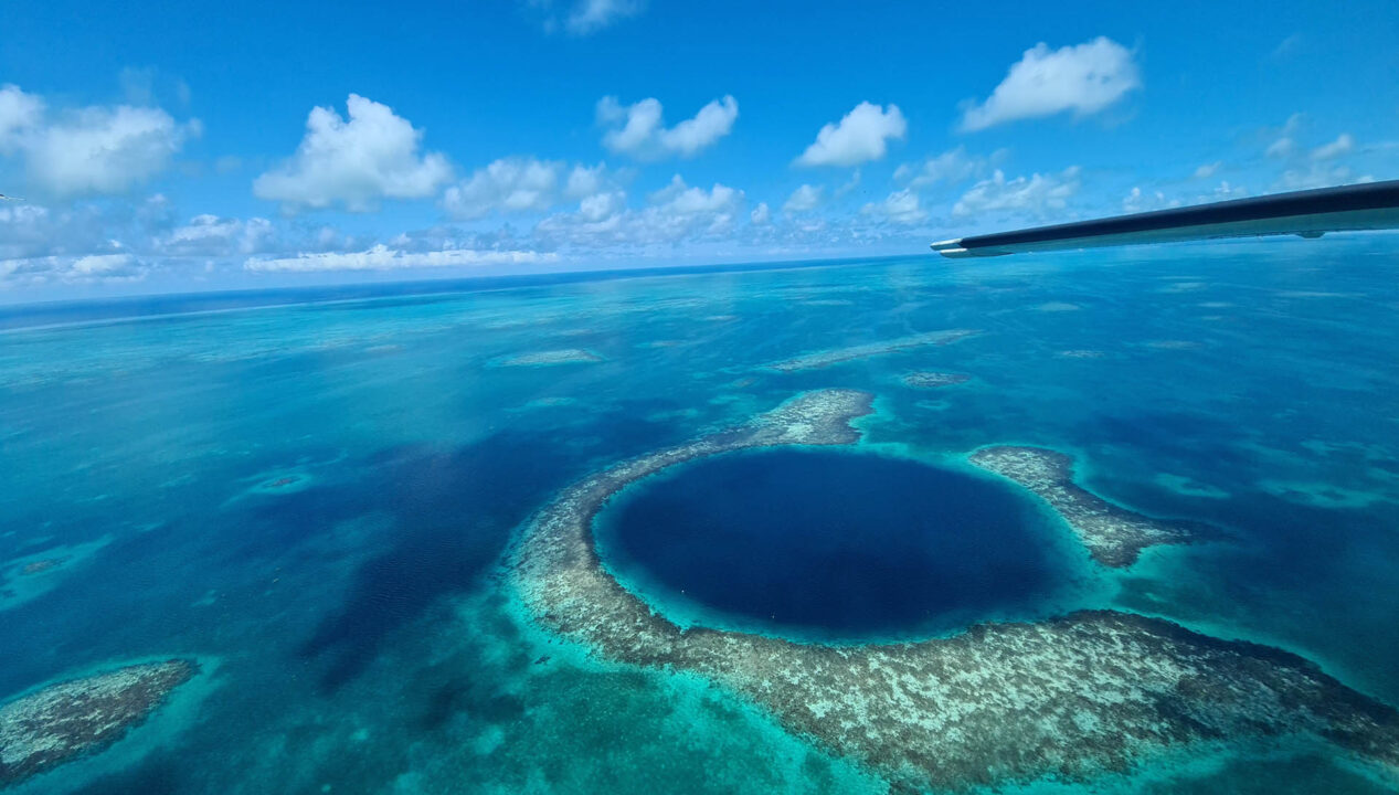 El famoso Blue Hole desde las alturas