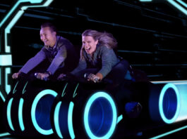 Disfruta Tron Lightcycle / Run a través de My Disney Experience