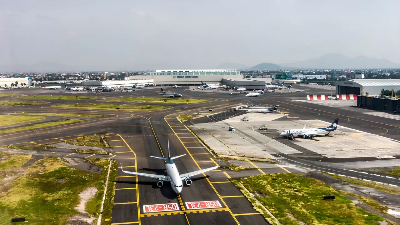Aeropuerto Internacional Benito Juarez, CDMX (Foto: Lucy Nieto, Flickr)