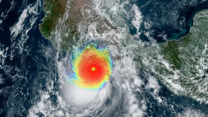 Imagen satelital y térmica del Huracán Otis, créditos: NOAA