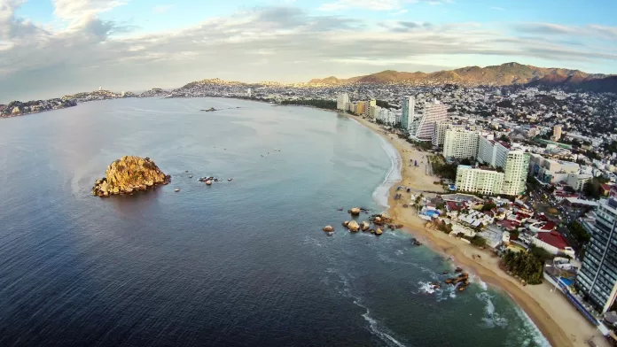 Playa La Condesa, Acapulco, Guerrero. imagen: Comisión Mexicana de Filmaciones