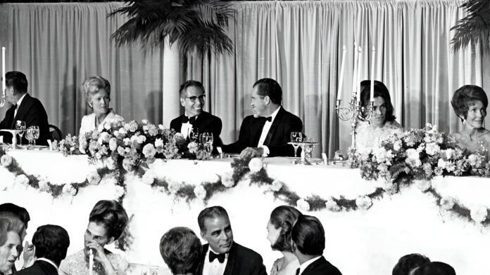 El 3 de septiembre de 1970, el Hotel del Coronado fue escenario de la primera cena de Estado celebrada fuera de la Casa Blanca, organizada por el presidente Richard Nixon.