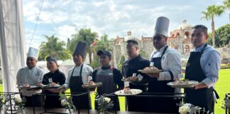 Tesoros de México Puebla celebró la onceava edición de su tradicional Comida de Temporada de Chiles en Nogada Hay momentos del año que tienen sabor propio. En Puebla, la llegada de agosto anuncia una de las temporadas gastronómicas más esperadas: la de los chiles en nogada. La nuez de Castilla, la granada, el chile poblano y las frutas de temporada llegan a la mesa para marcar una tradición que cada año reúne a viajeros y amantes de la cocina mexicana.
