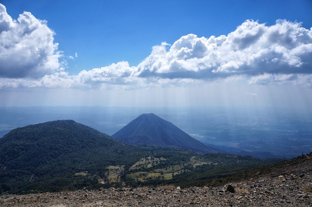 Landscape tree nature horizon mountain cloud 1376352 pxhere.com